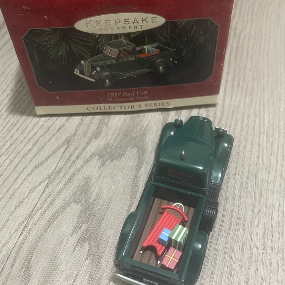 Hallmark 1937 Ford V-8 Green Vintage All-American Truck Ornament Collector - Picture 3 of 6